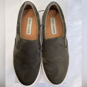 STEVE MADDEN ECENTRIC CAMO SLIP ON SNEAKERS SIZE 6